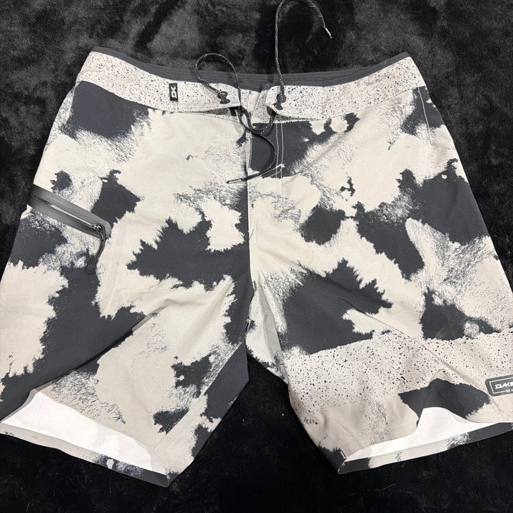 Dakine Men's Abstract Black and White Board Shorts